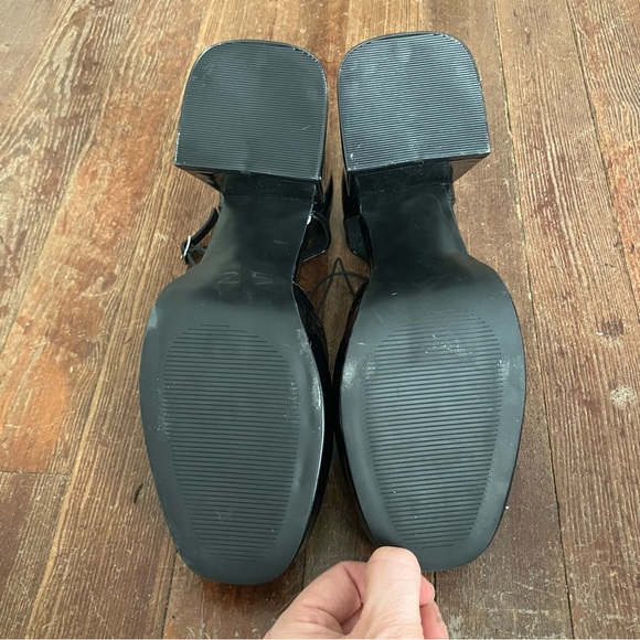 Black heels - Picture 3 of 4